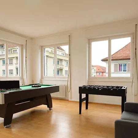 شقة Spacious Flat With Game & Pool Table زيورخ