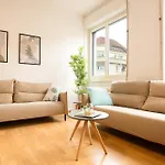 شقة Spacious Flat With Game & Pool Table *