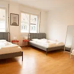 Апартаменты Spacious Flat With Game & Pool Table Цюрих