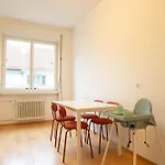 Spacious Flat With Game & Pool Table * Цюрих
