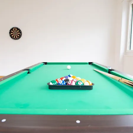 Spacious Flat With Game & Pool Table