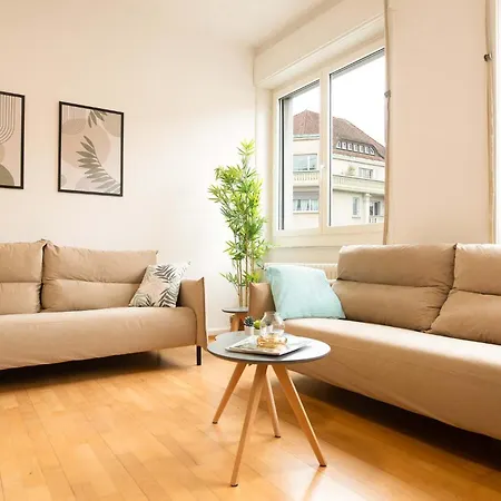 Апартаменты Spacious Flat With Game & Pool Table *