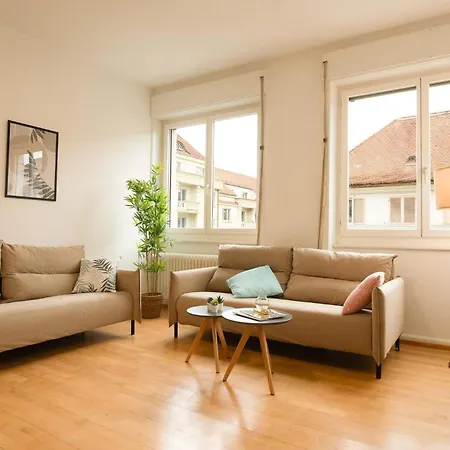 Spacious Flat With Game & Pool Table