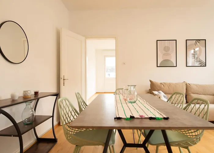 Spacious Flat With Game & Pool Table Apartamento