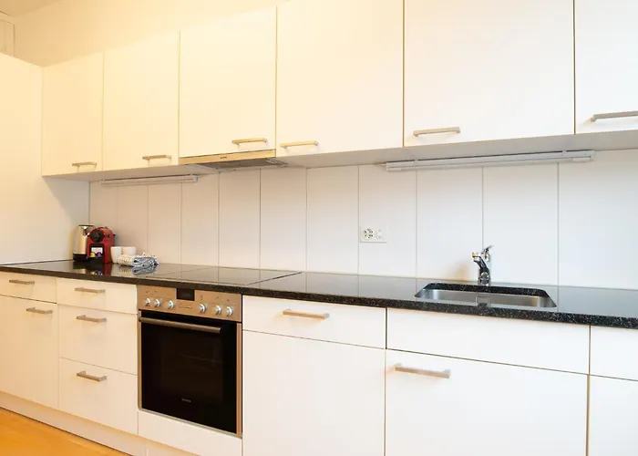 Spacious Flat With Game & Pool Table