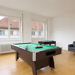 Spacious Flat With Game & Pool Table 苏黎世