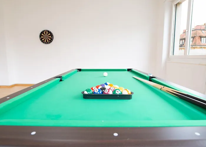 Spacious Flat With Game & Pool Table