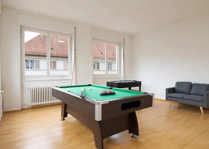 Spacious Flat With Game & Pool Table Zurych