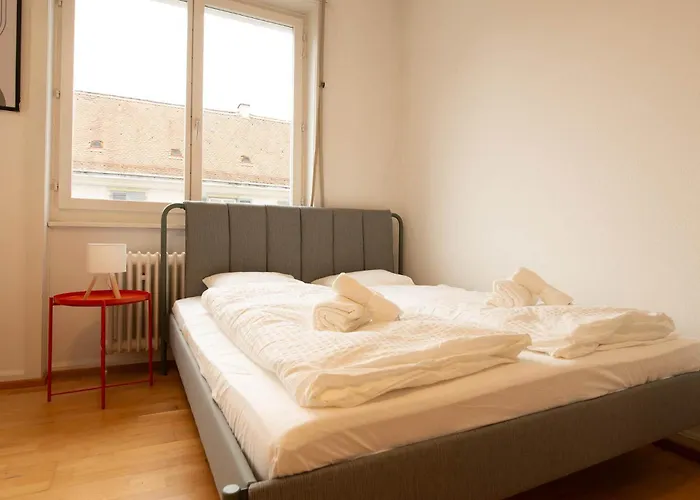 Spacious Flat With Game & Pool Table