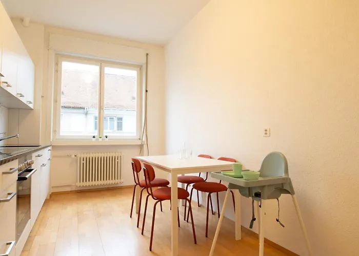 Spacious Flat With Game & Pool Table * Zurych