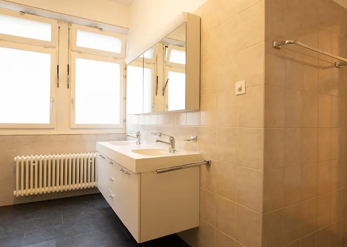 Spacious Flat With Game & Pool Table Apartament Zurych