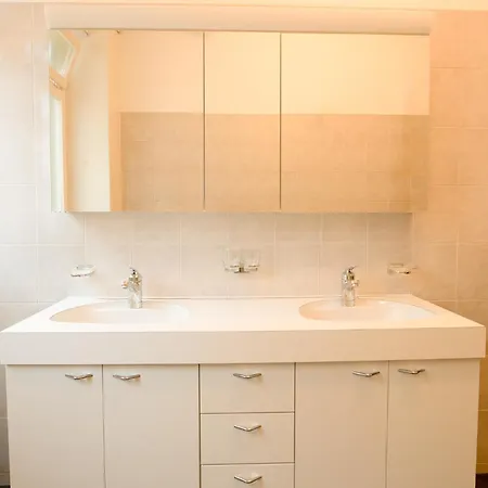 Apartamento Spacious Flat With Game & Pool Table *