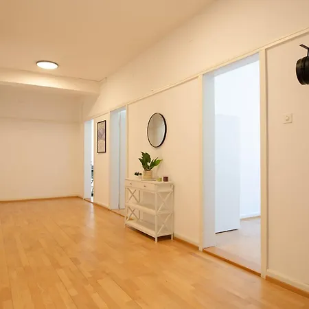 Spacious Flat With Game & Pool Table Zurique