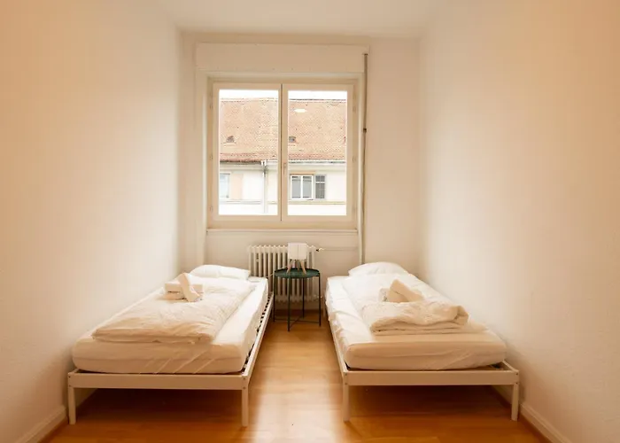 Spacious Flat With Game & Pool Table *