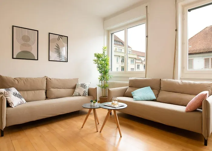 Spacious Flat With Game & Pool Table *