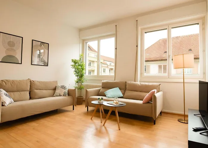 Spacious Flat With Game & Pool Table